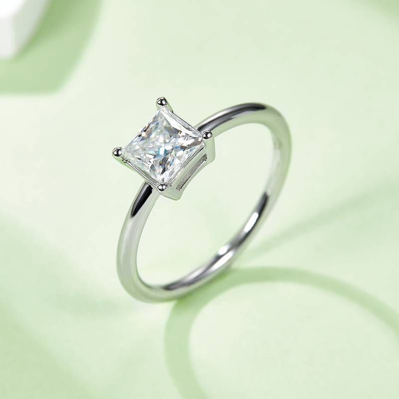 Classic正方形S925银镀白金MoissaniteWomen's Ring1.0ctD级